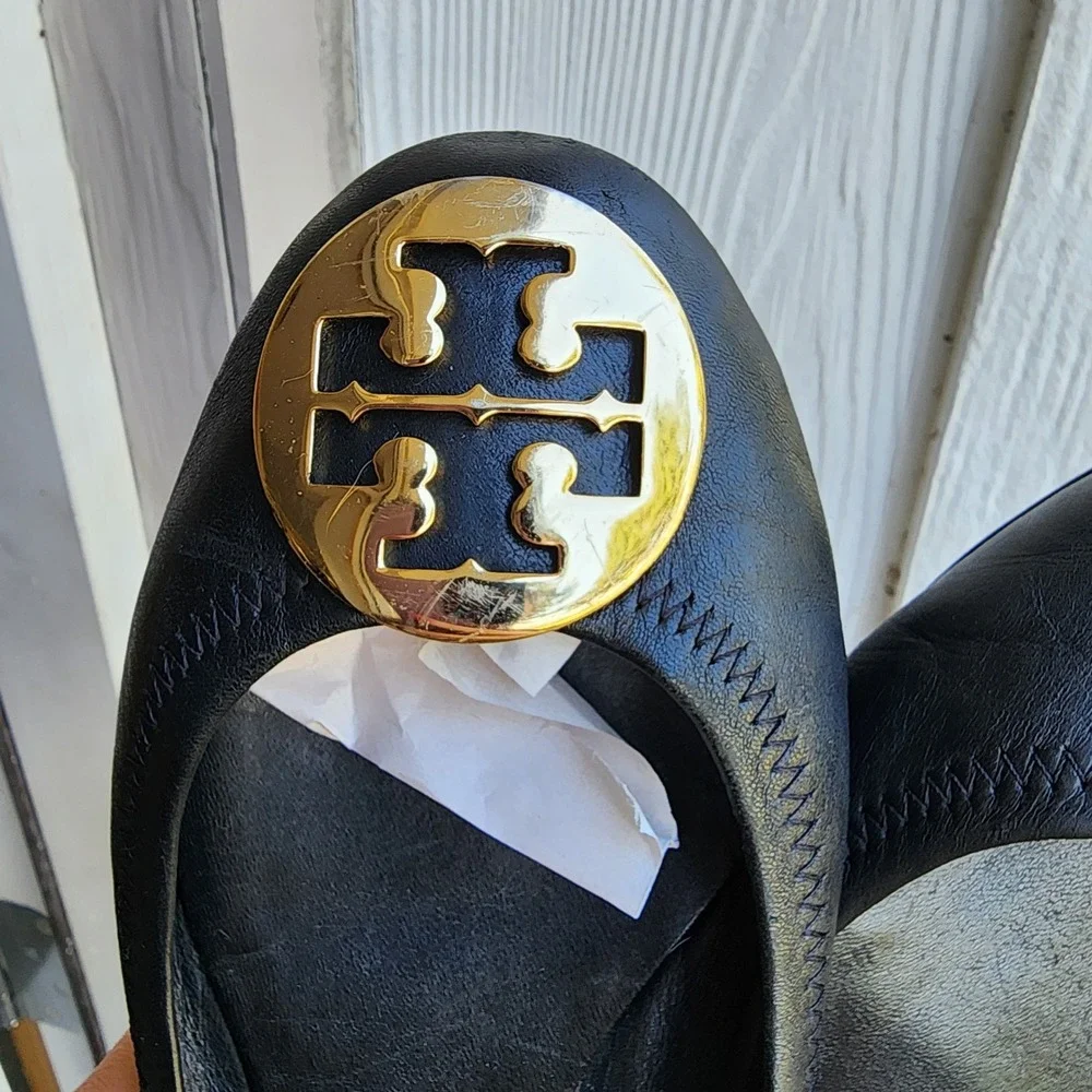 Tory Burch Sz 7.5 Black Leather Reva Ballet Flat Logo Hardware Quiet Luxury